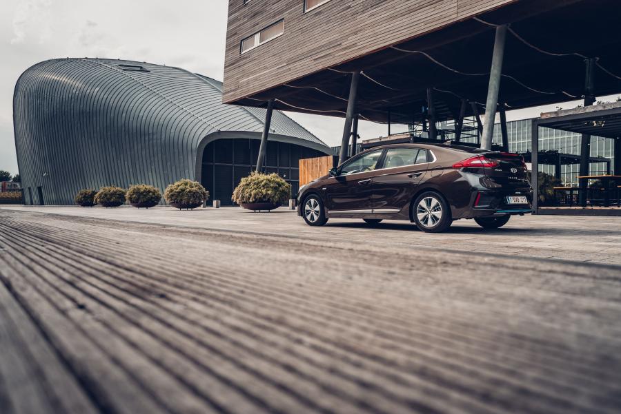  Hyundai IONIQ plug-in (AE) 2016 года  (фото 36 из 42)